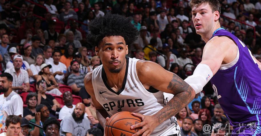 “哈珀关键表现助马刺险胜鹈鹕”